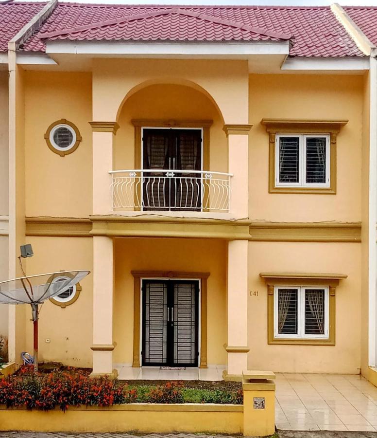 Villa Brastagi Resort Jalan Mimpin Tua Blok C No. 41 Berastagi Exteriör bild