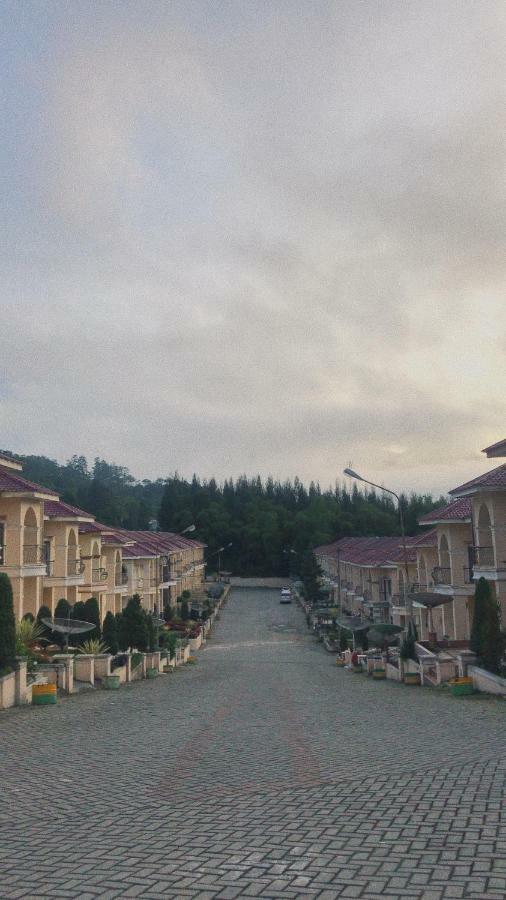 Villa Brastagi Resort Jalan Mimpin Tua Blok C No. 41 Berastagi Exteriör bild