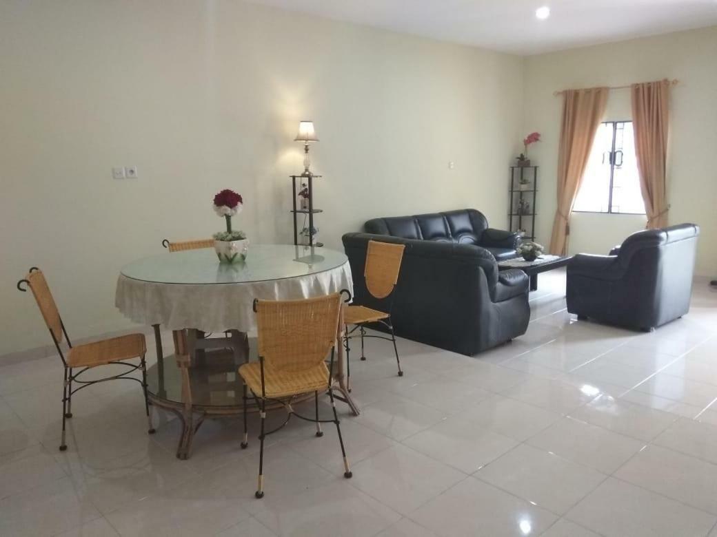 Villa Brastagi Resort Jalan Mimpin Tua Blok C No. 41 Berastagi Exteriör bild