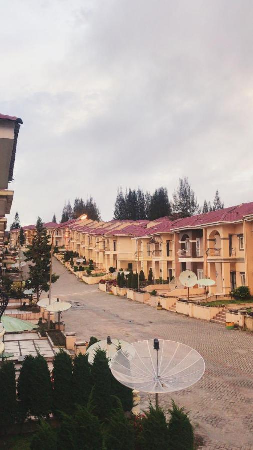 Villa Brastagi Resort Jalan Mimpin Tua Blok C No. 41 Berastagi Exteriör bild
